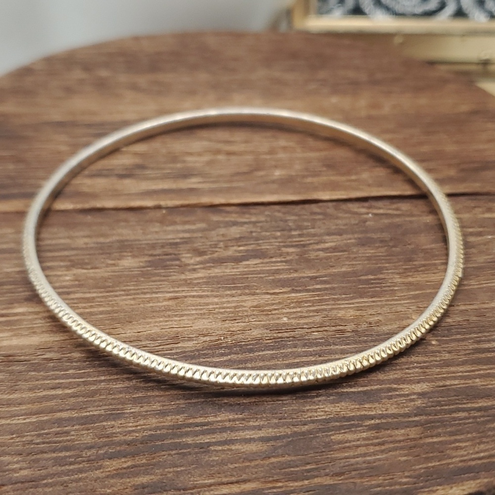 B2009 gold bracelet‎ untested